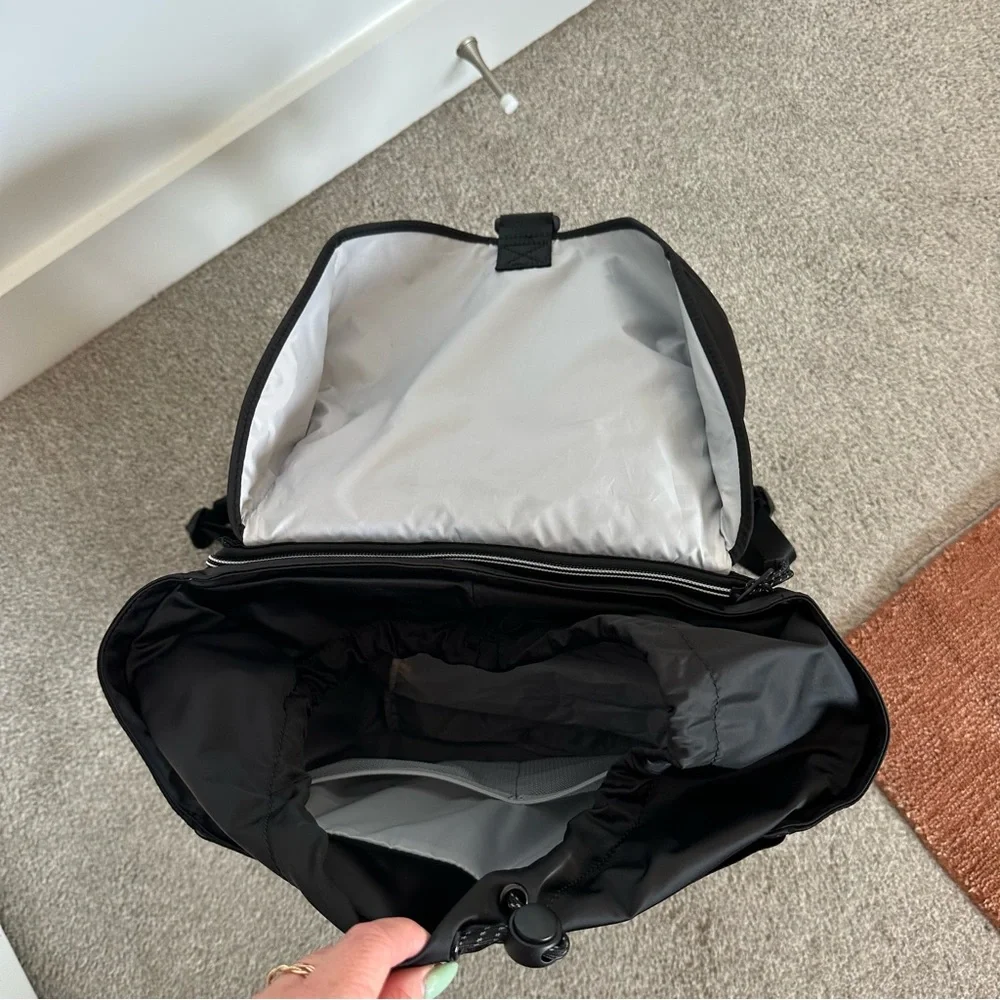 NWT unisex CALPAK Fit Gym Backpack in Black - Picture 17 of 17